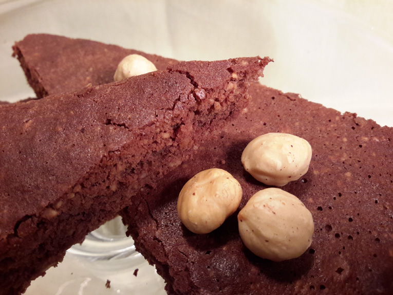 Delizia al cioccolato nocciolato